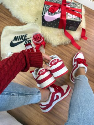 Nike SB Dunk In Roses Red Nobuc
